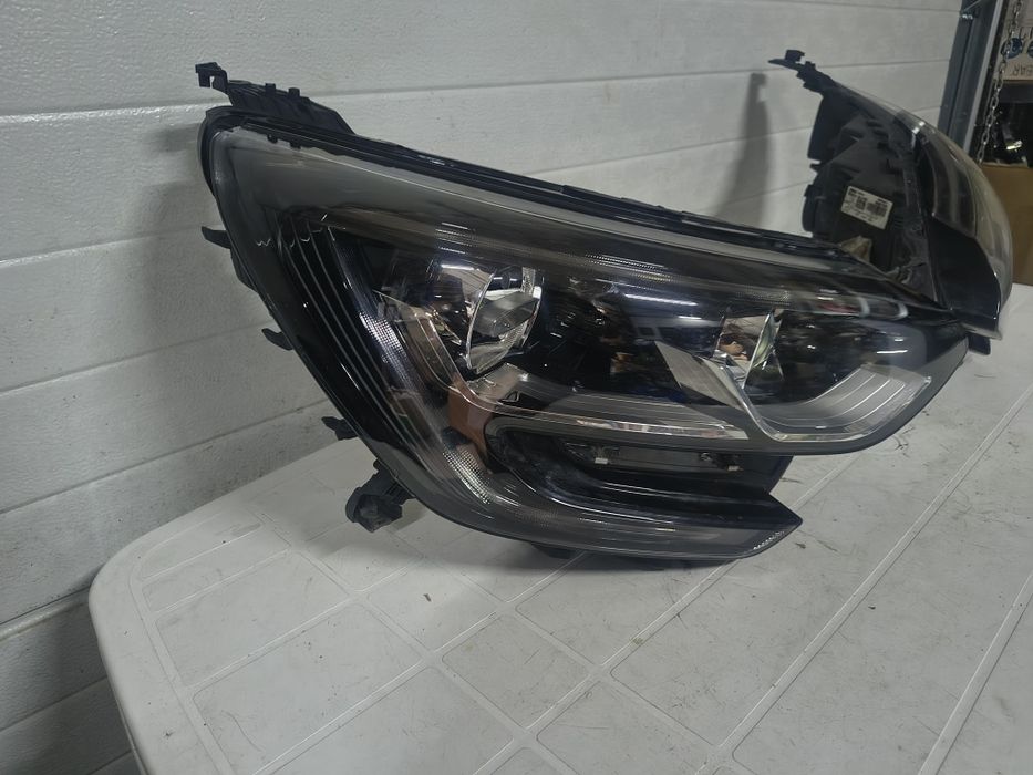 Far Stânga  Dreapta Renault Megane 4 (Halogen + LED) cod 260602792R / 260108478R