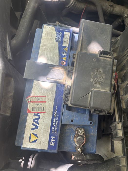 Vand doua bateri auto