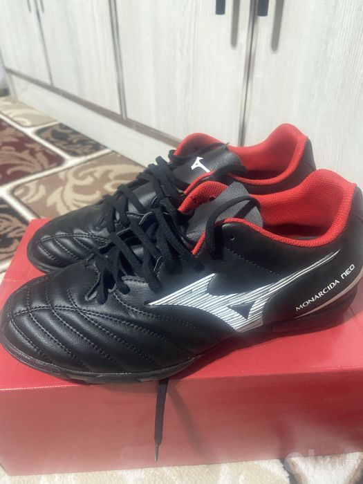 Mizuno Сороконожки.