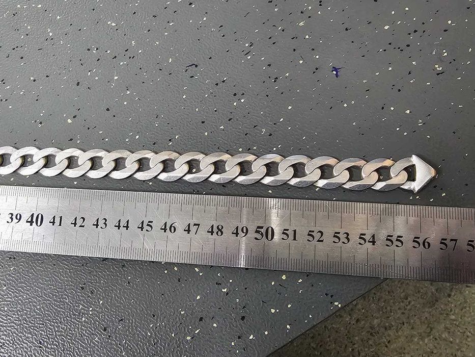 Сребърен ланец проба 925. Дължина - 56см. Тегло - 111гр.