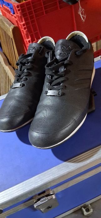 Adidași   de   firma