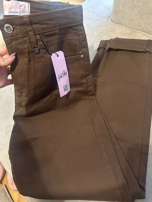 Дънки в размер с, нови/17€ бр