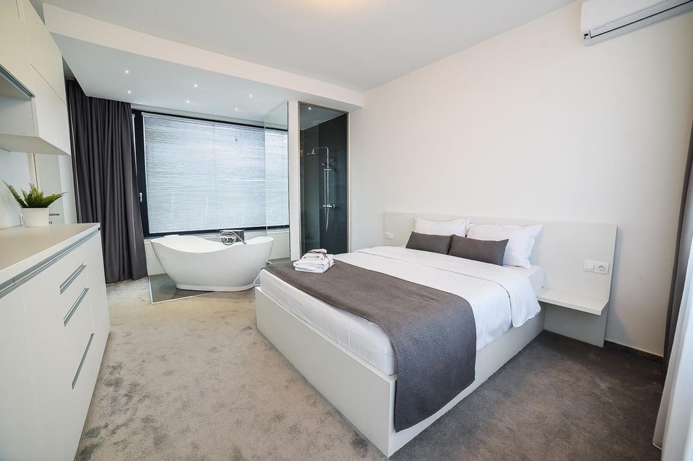 Inchiriez Penthouse regim hotelier zona Coresi 7