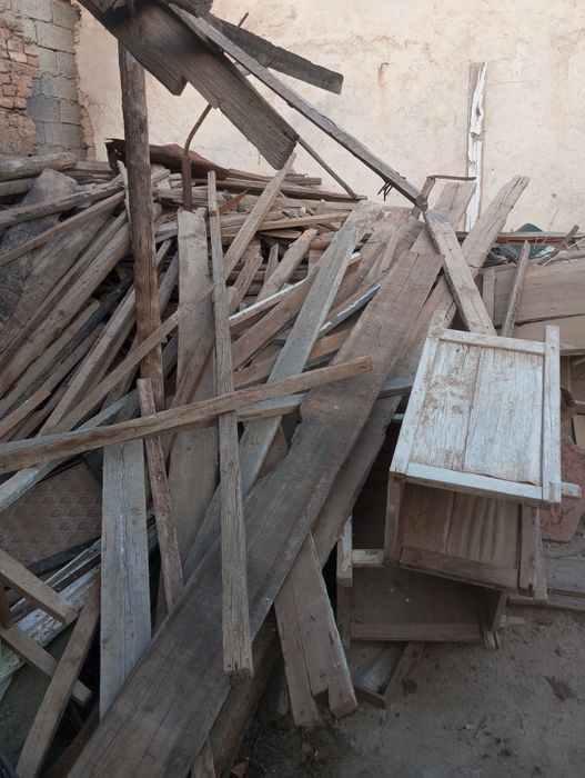 Qurilish mollari eski yoğoch taxtalar