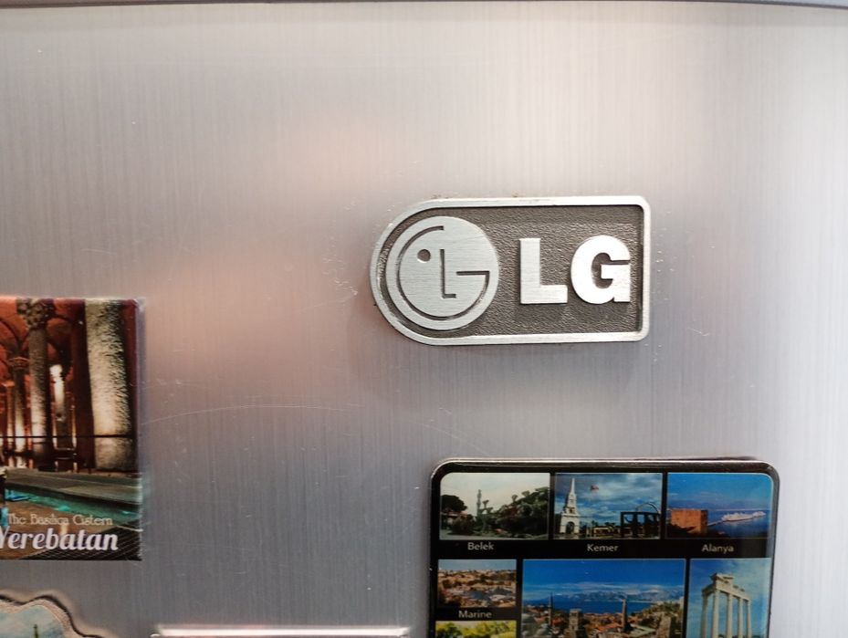 Frigider side by side LG