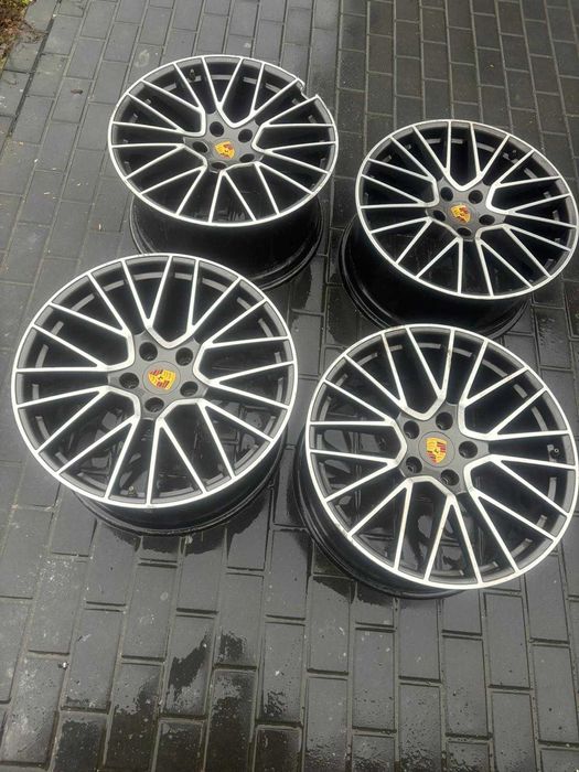 Jante 21 Spyder originale Porsche și far