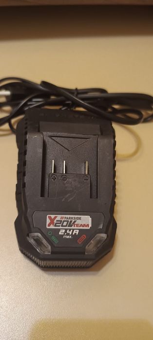 Vând încărcător parkside 20v