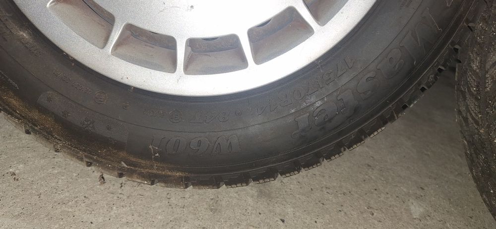 14 4x100 Bmw E30 Метални джанти с тасове и зимни гуми БмВ