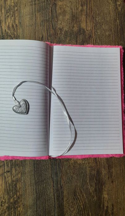 Jurnal fete pisică roz