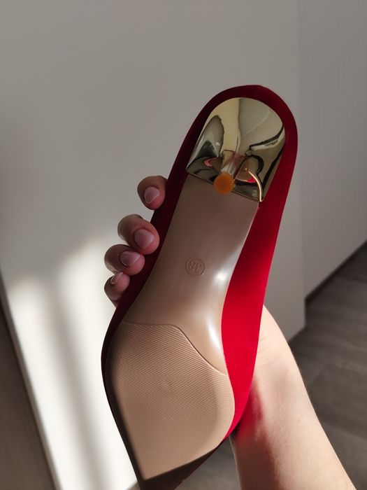 Продам абсолютно новые туфли лодочка