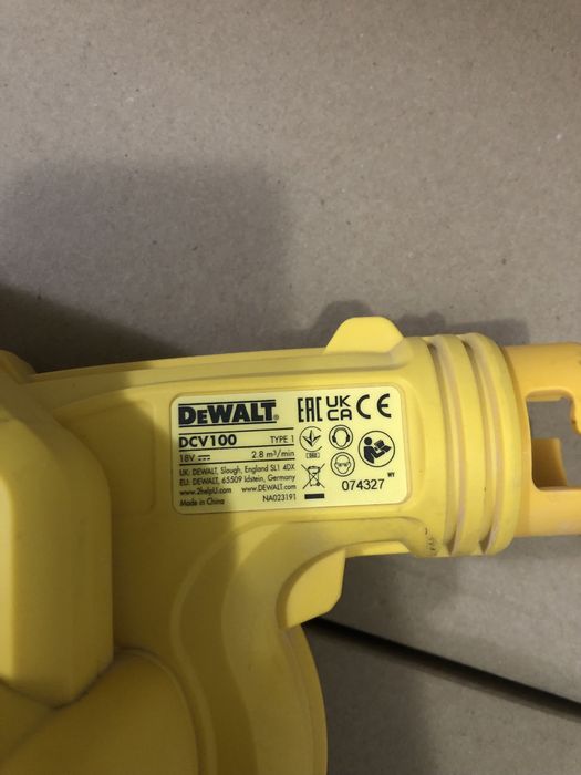 Suflanta Dewalt DCV 100