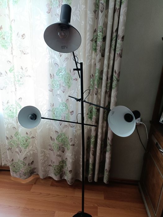 Lampă de podea cu trei brațe