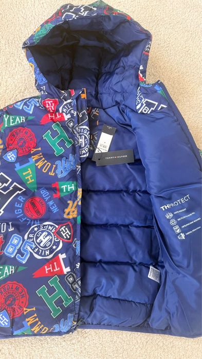 Geaca baieti Tommy Hilfiger NOUA, marimea M(8-10 ani)