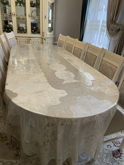 Стол со стульями