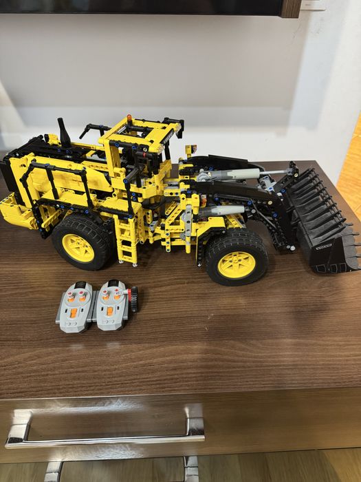 Lego Technic 42030 - Volvo L350F Wheel Loader