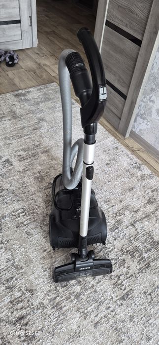 Пылесос SAMSUNG продам.