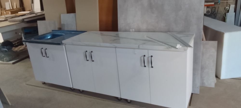 Мойка с тумбой .