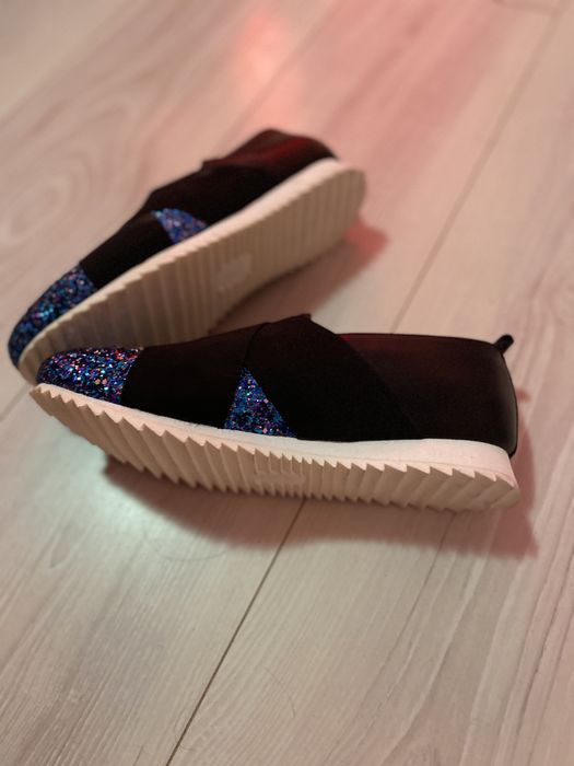 Vând pantofi John Galliano