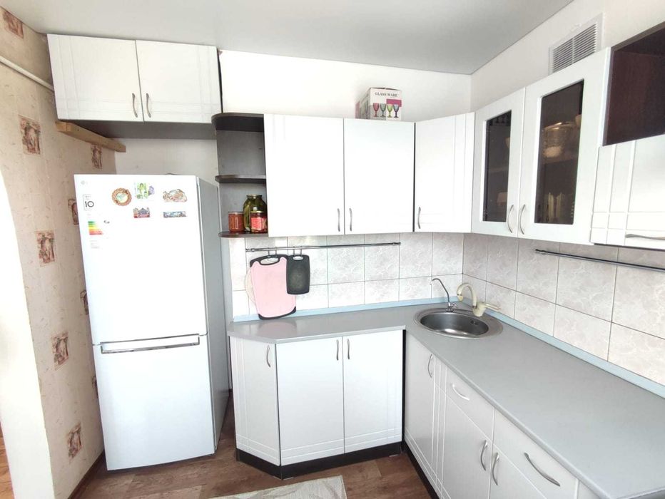 продается 4 комнатная квартира