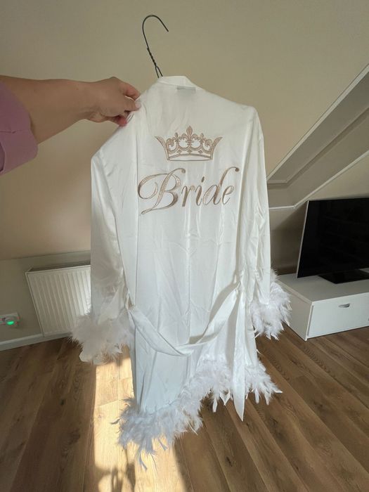 Halat alb Mireasa cu pene