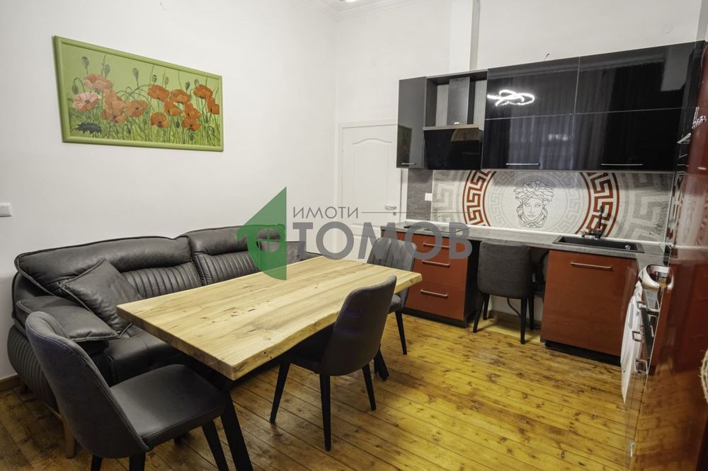 Луксозен и напълно обзаведен тристаен апартамент в сърцето на Русе