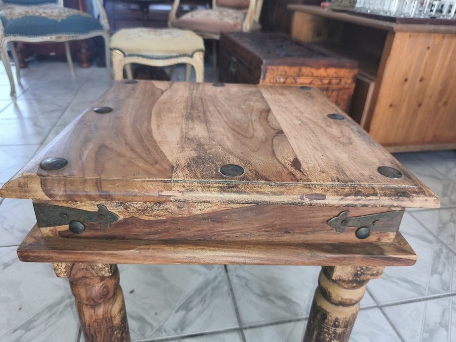 Măsuță mexicană din lemn masiv cu inserați metalice