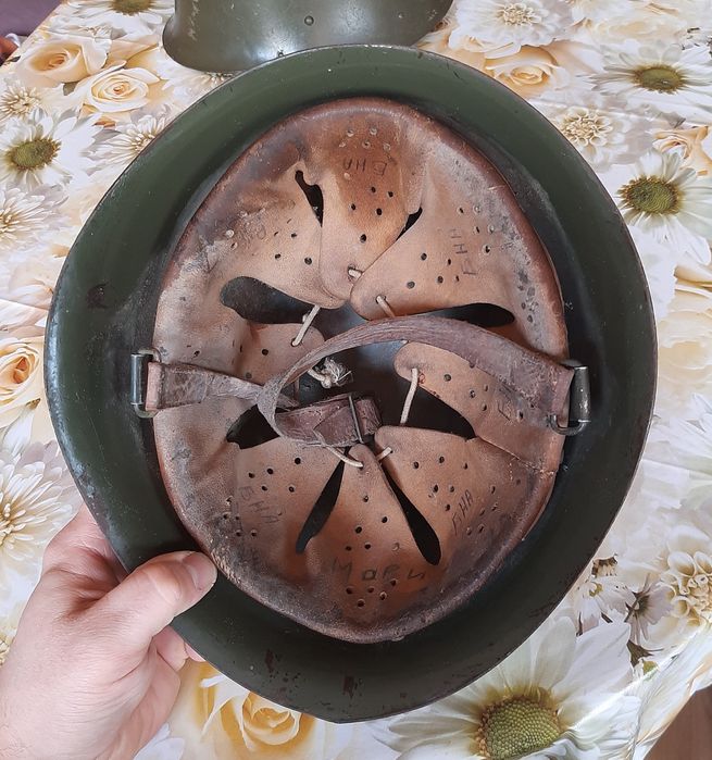 Военна каска автентична