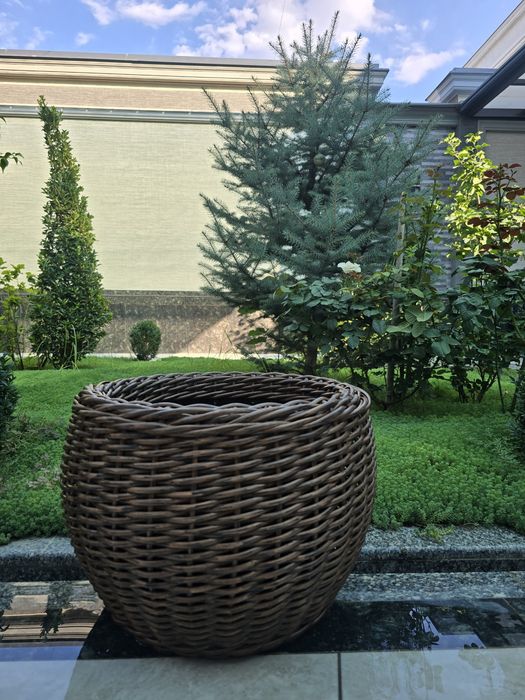 Продаю кашпо для цветов из искусственного ротанга.