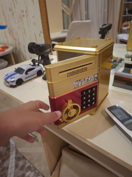 Продаю копилку с паролем