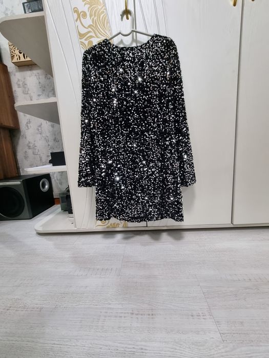 Платье в пайетках вечернее