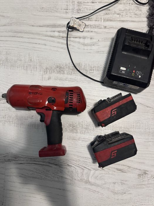 Masina de insurubat cu impact Snap on