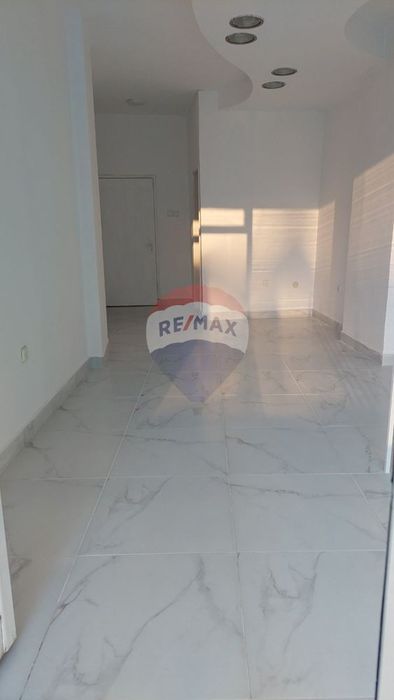 Дава се под наем Магазин в Варна, Бизнес хотел - 52 кв.м за 400 € - Снимка #6