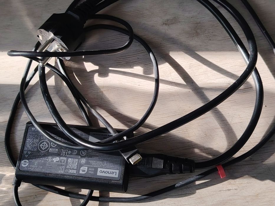 Încărcător Lenovo 65W USB3