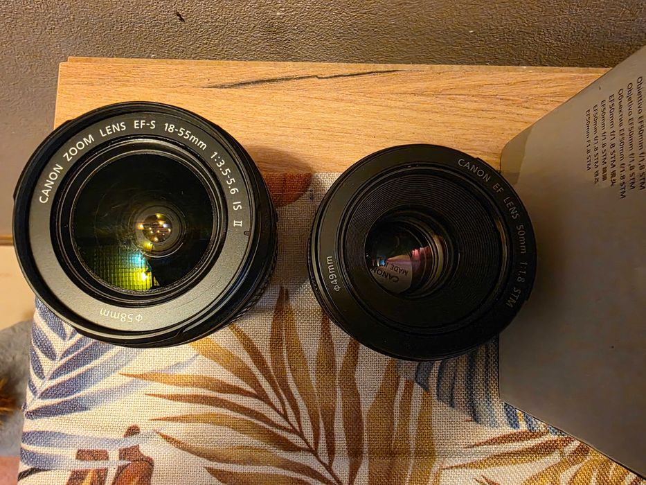 Фотоапарат Canon EOS 2000D + 2 обектива