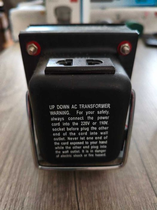 Convertor de tensiune THG 110v-220 v 300 W