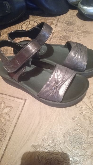 Продам туфли и балетки