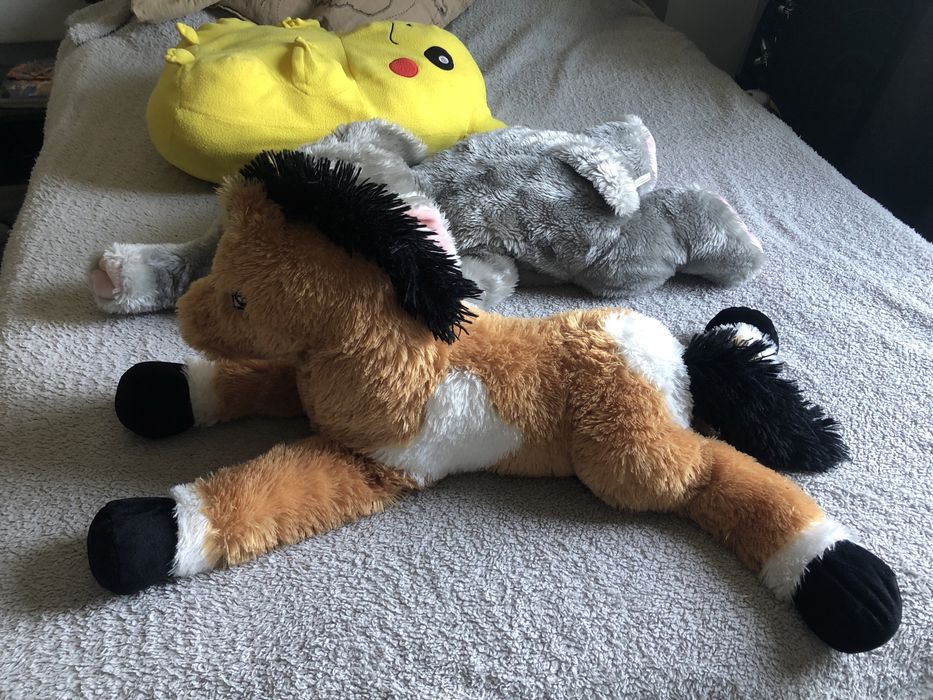 Кон - голяма плюшена играчка