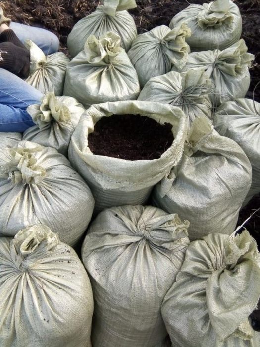 Чернозем и перегной  в мешках