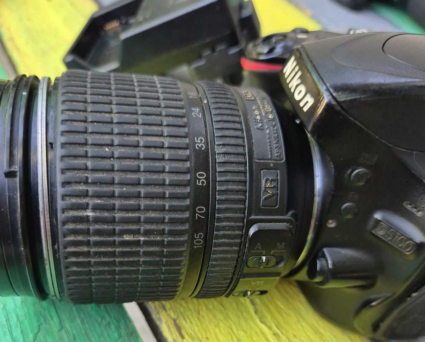 Nikon D5100 + Обектив 18-105mm VR  – Работещ, със сериозни козметични забележки (За ползване или части)