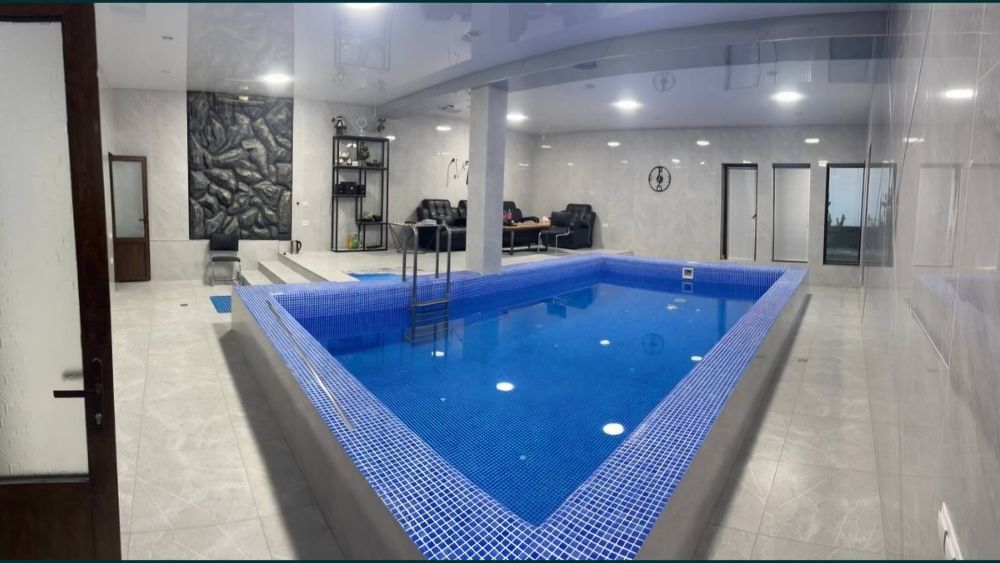 Продается свой новый дом-дача с зимним и летним бассейнами