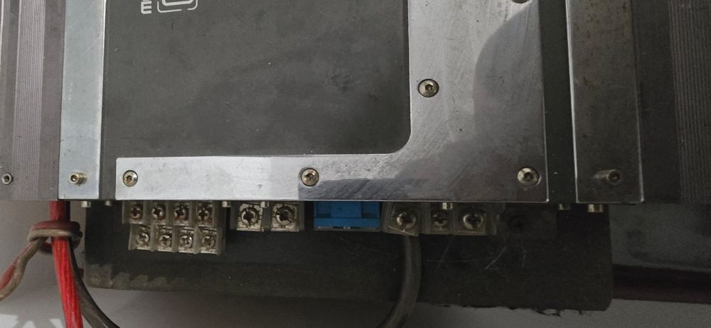 Subwoofer si statie pentru auto