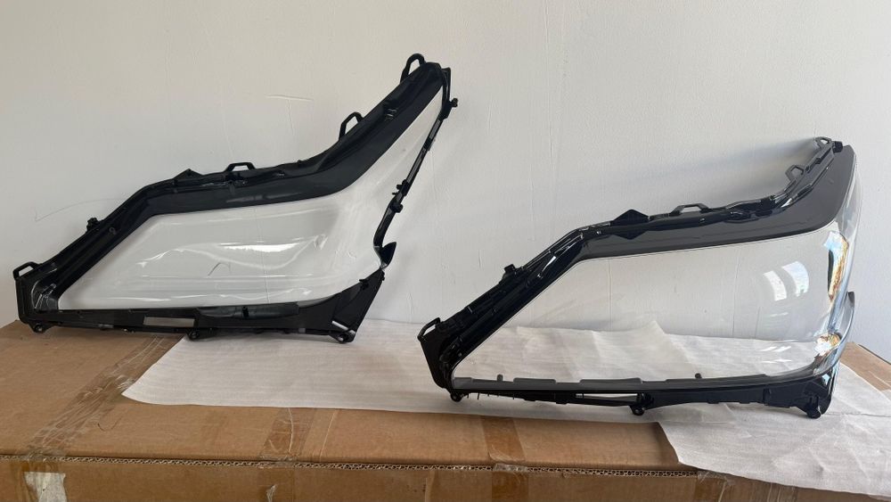 Стекло фары Lexus LX 570