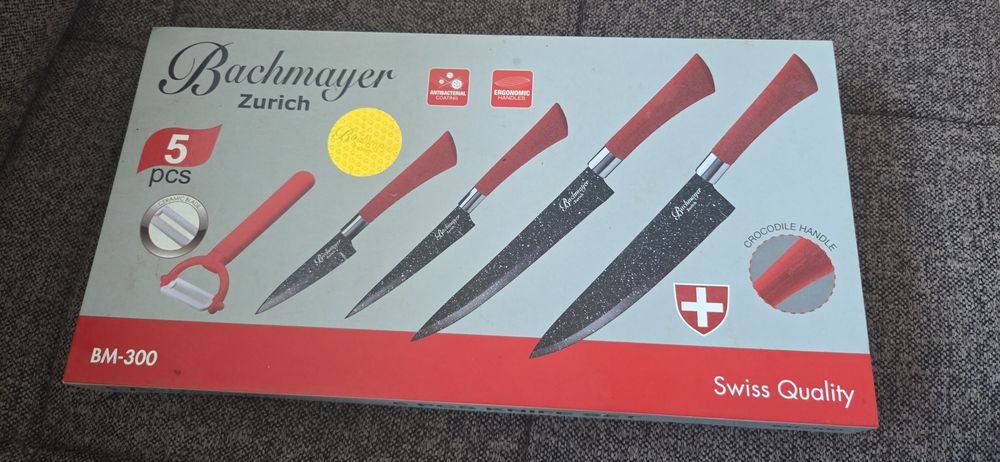 Комплект ножове червени