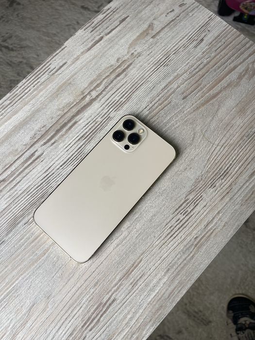 Подам iphone 12 pro max(Айфон 12 про макс)