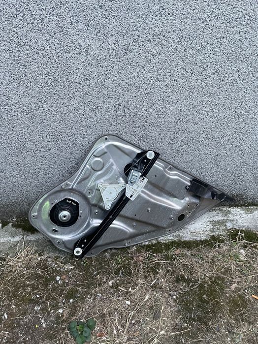 Задна лява врата