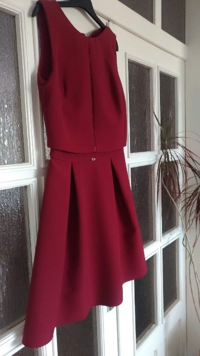 Рокля с интересен гръб