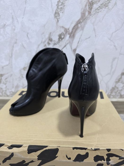 Продам кожаные ботильоны