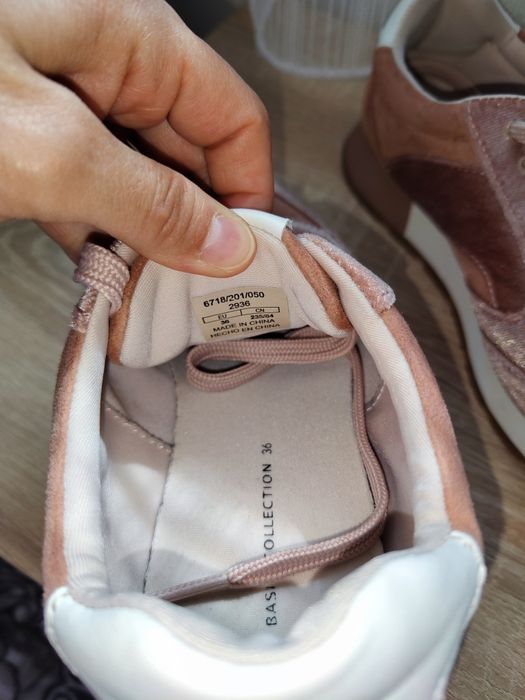 Дамски маратонки ZARA 36 номер
Много красив модел в неже