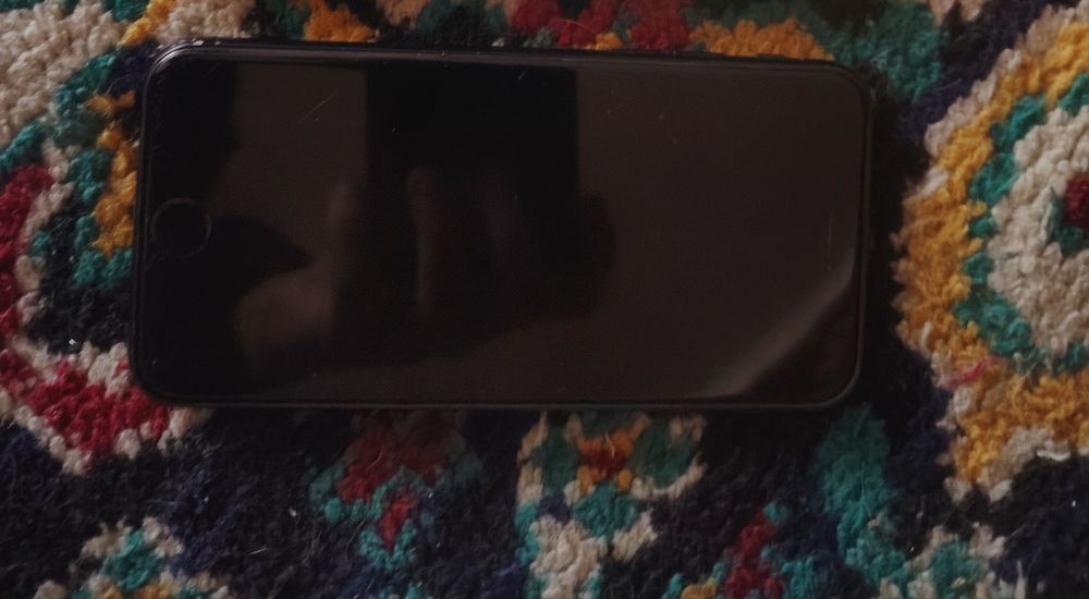Продам iphone  Se2