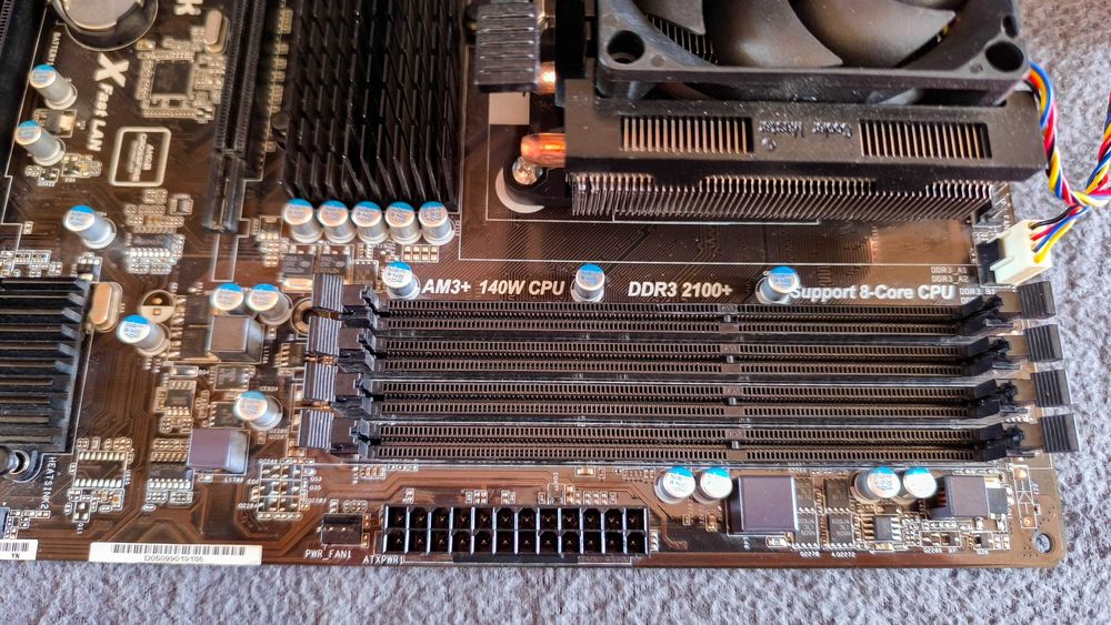 8-ядрен комплект: AMD FX-8350 (4.2GHz) + Дъно ASRock 970 Extreme3 + Ох